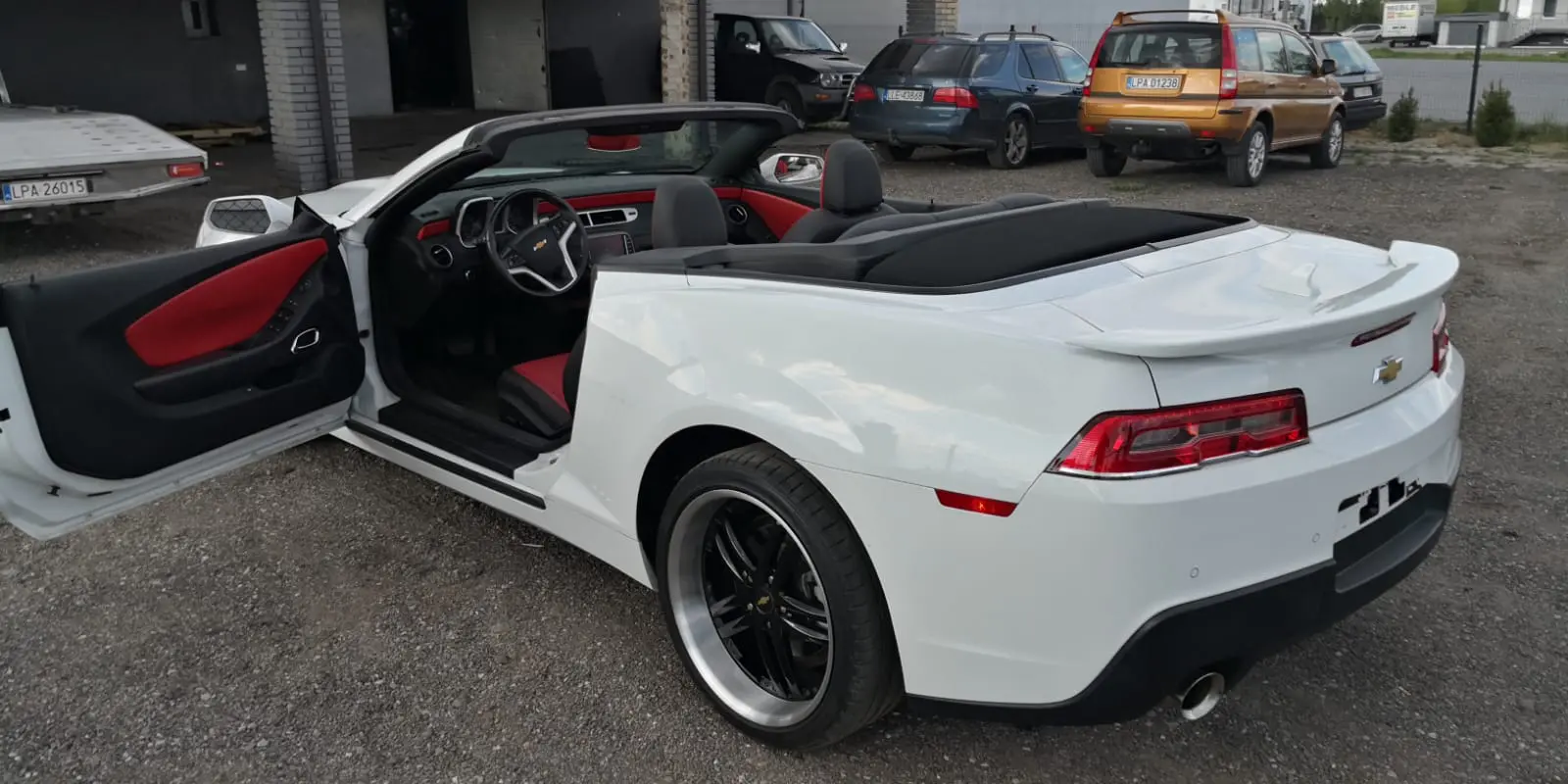 white sport car, chevrolet camaro